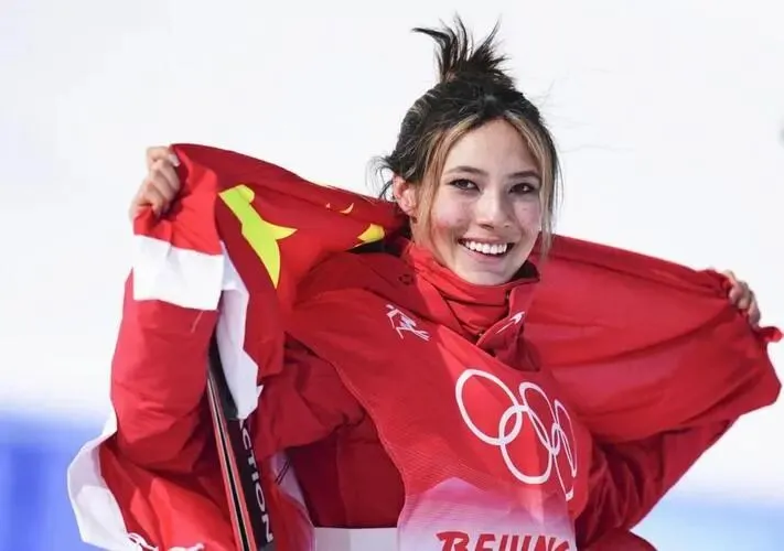 从张桂梅到谷爱凌| 中考作文“榜样力量”主题 | 10个高分素材+片段示范,直接用 第1张