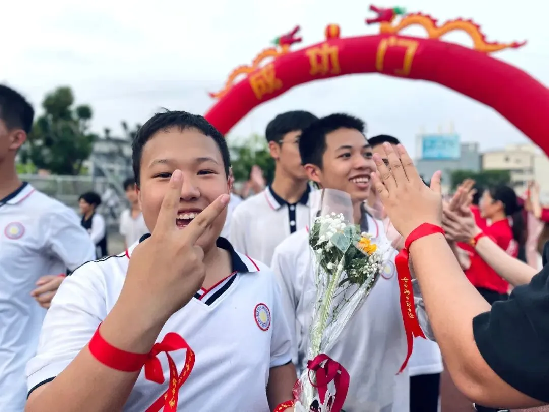 百日冲刺 决胜中考 踔厉奋发 勇毅前行——中山市东凤中学举行2026年百日誓师大会 第25张