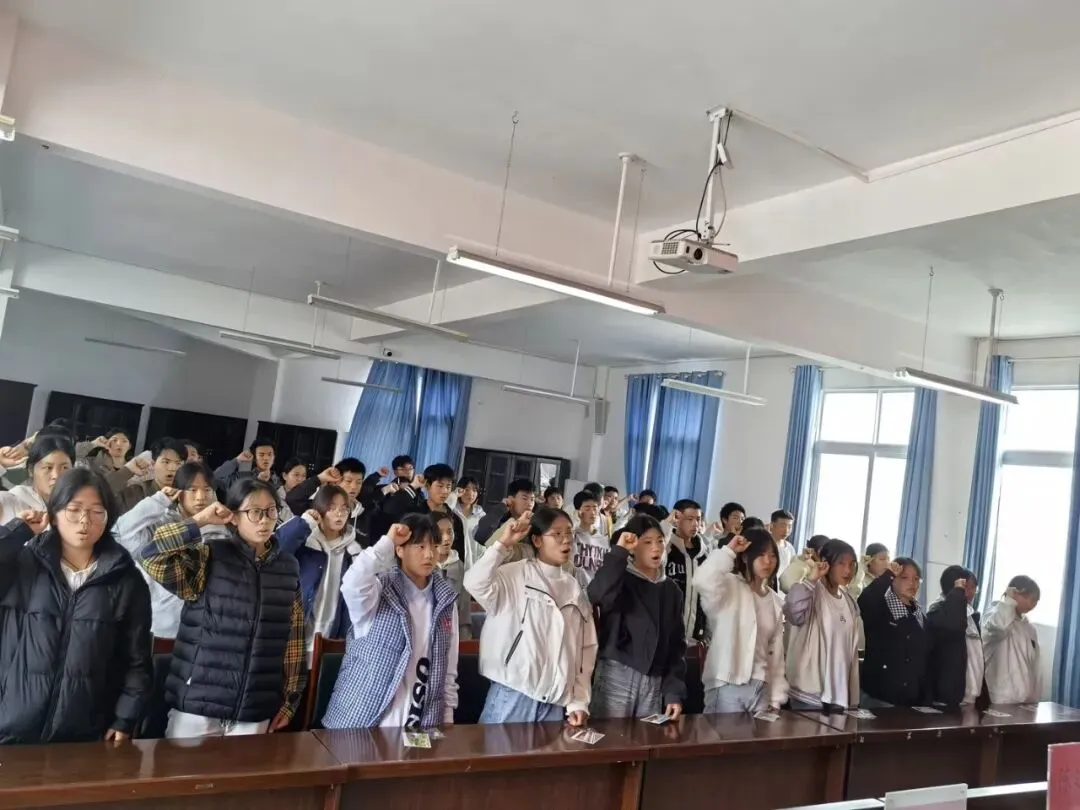 决战中考, 我必成功 —— 筠连县腾达初级中学隆重举行中考先锋队动员大会 第3张