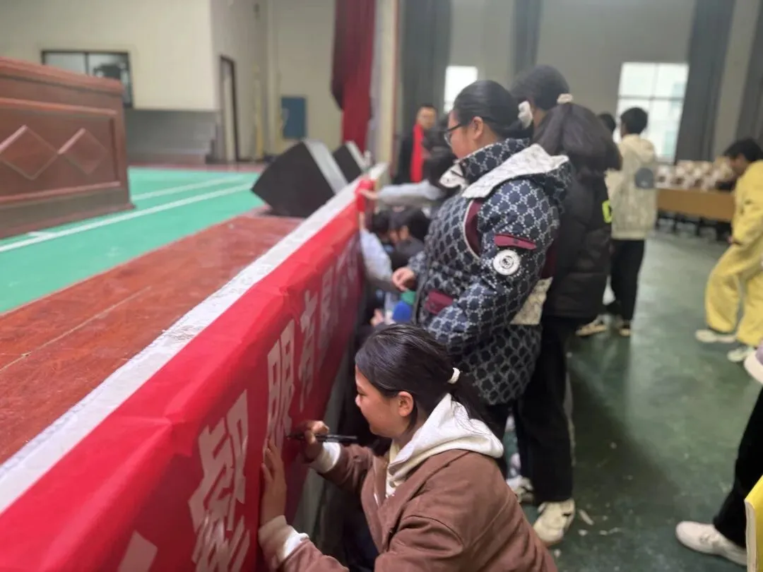 不负江南好春光 且以壮志赴中考 ——临湘市江南中学中考誓师大会纪实 第11张