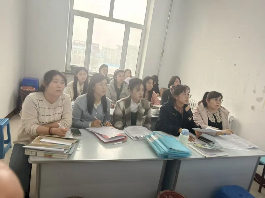 【校园新闻】研析中考新方向,深耕语文真素养——三江联合学校初中部语文教研组集体备课纪实 第2张