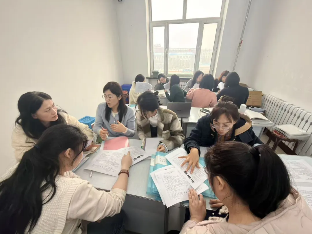 【校园新闻】研析中考新方向,深耕语文真素养——三江联合学校初中部语文教研组集体备课纪实 第3张