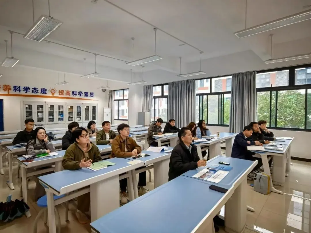 【教研园地】深耕真题探航向 智汇课堂启新程——高新区第一初级中学物理、化学组中考研讨活动纪实 第2张