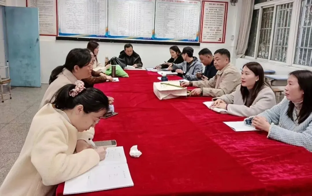 聚焦中考精准施策 深耕教研赋能提质 | 阜阳一初大组教研活动圆满开展 第4张