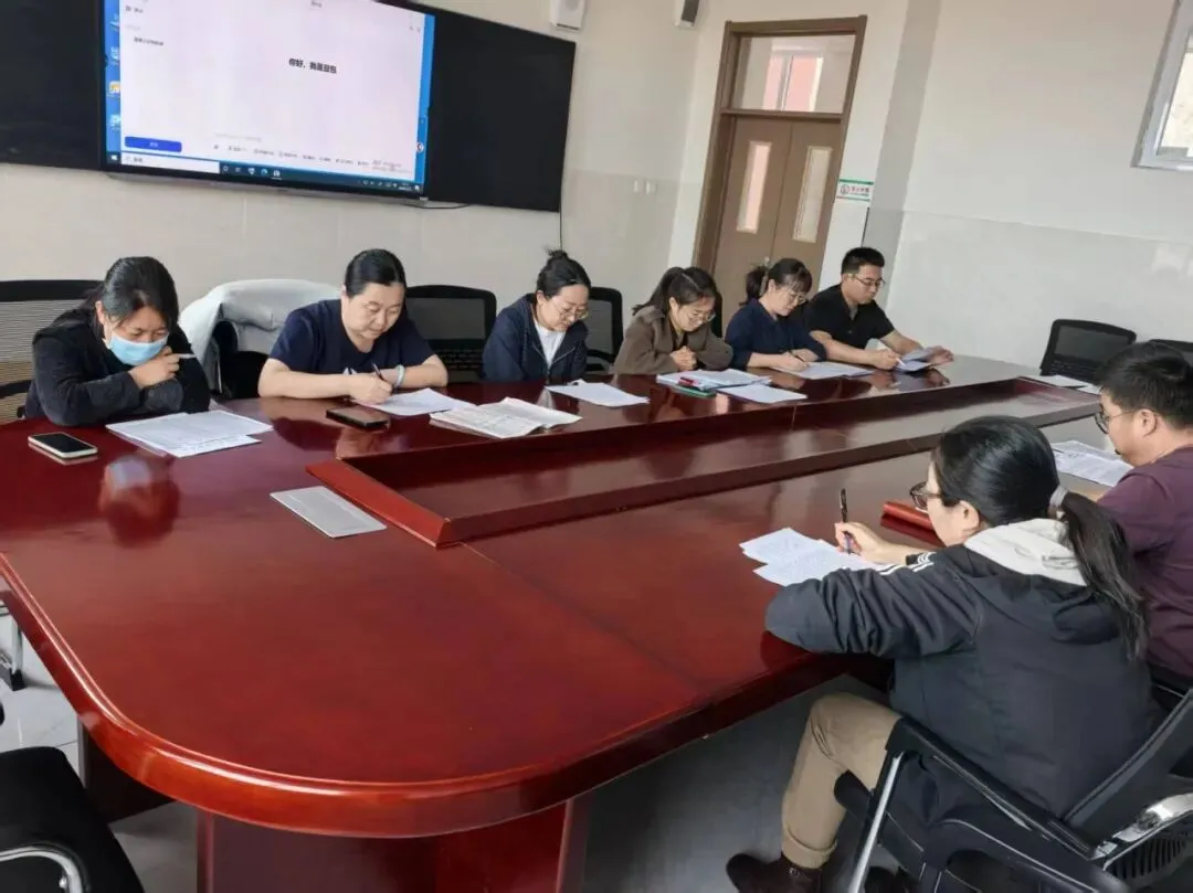 精析模考明方向 聚力备考提质效——乌拉盖管理区第一中学召开高三320质量分析会 第2张