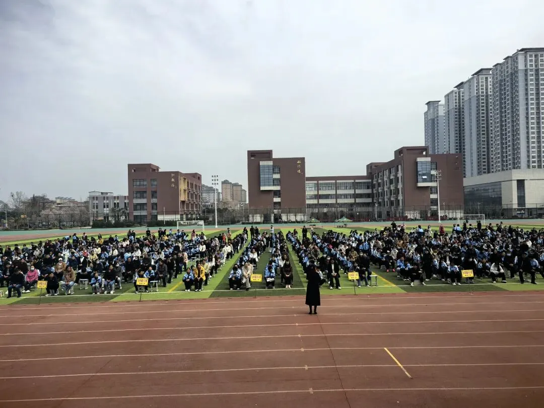 【扶风二中】同心逐梦 共赢中考—扶风二中2026届中考冲刺励志讲座圆满举行 第3张