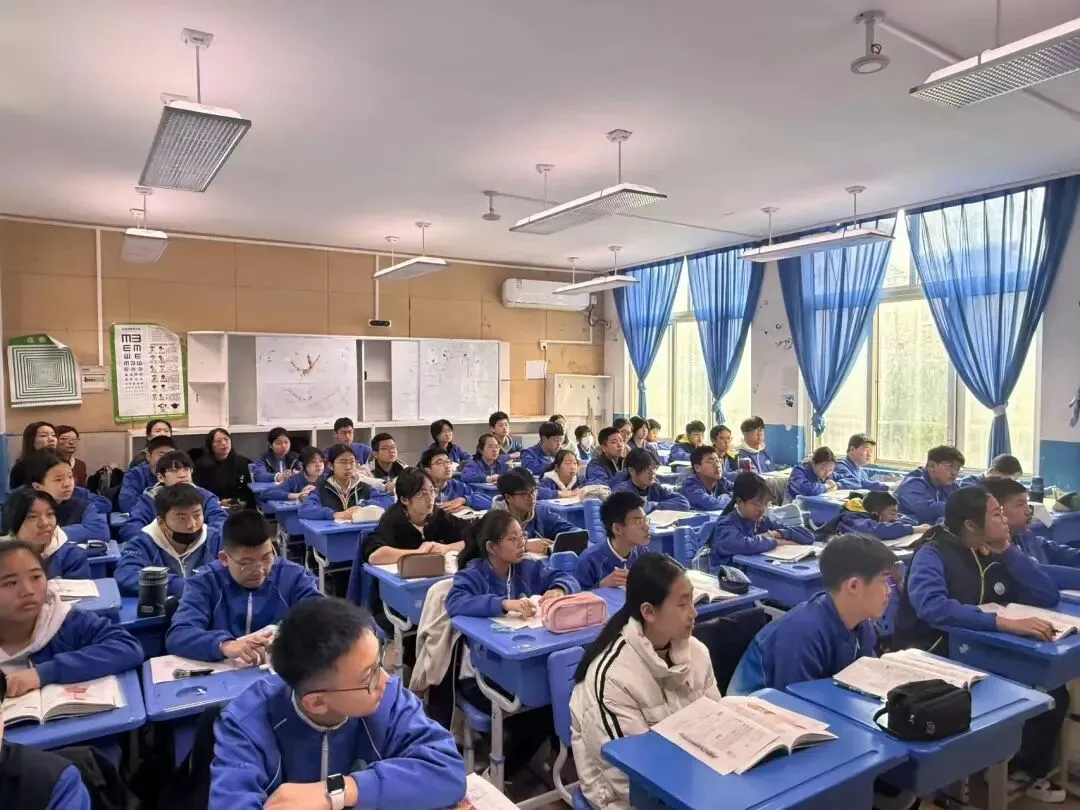 精准把脉中考备考 全面引领质量提升——市南区教育研究中心深入学校开展专项调研 第11张