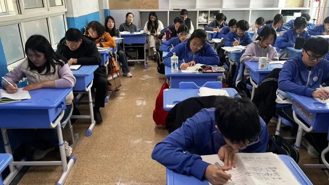 精准把脉中考备考 全面引领质量提升——市南区教育研究中心深入学校开展专项调研 第14张