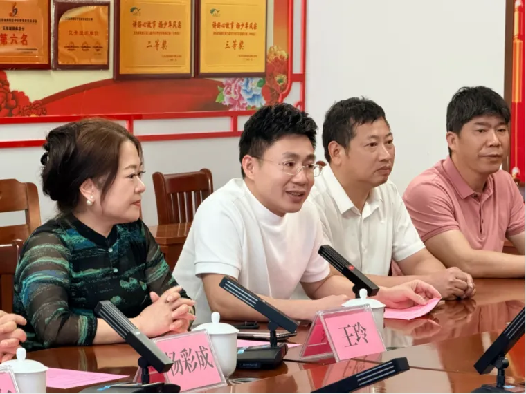 春风送暖助中考,关怀慰问励师心 ——博贺镇个体户私人企业协会慰问九年级教师活动圆满举行 第4张