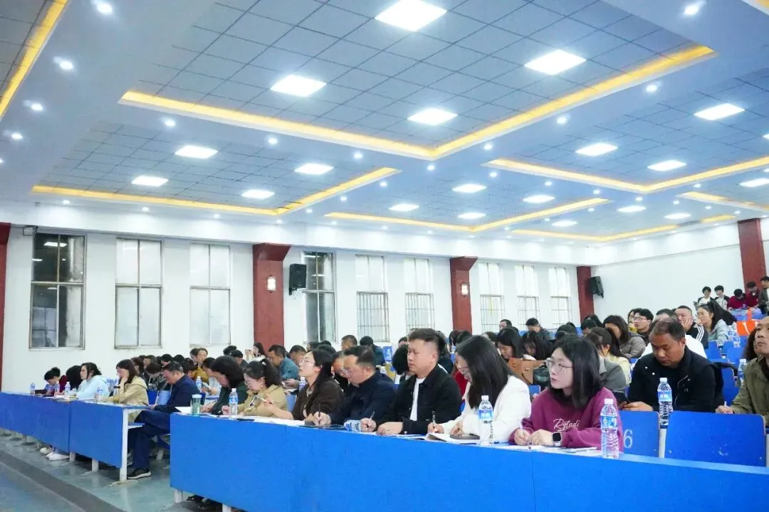 六盘水市教育科学研究院2026年中考备考巡回培训(历史学科)在我校圆满举行 第2张 六盘水市教育科学研究院2026年中考备考巡回培训(历史学科)在我校圆满举行 第2张