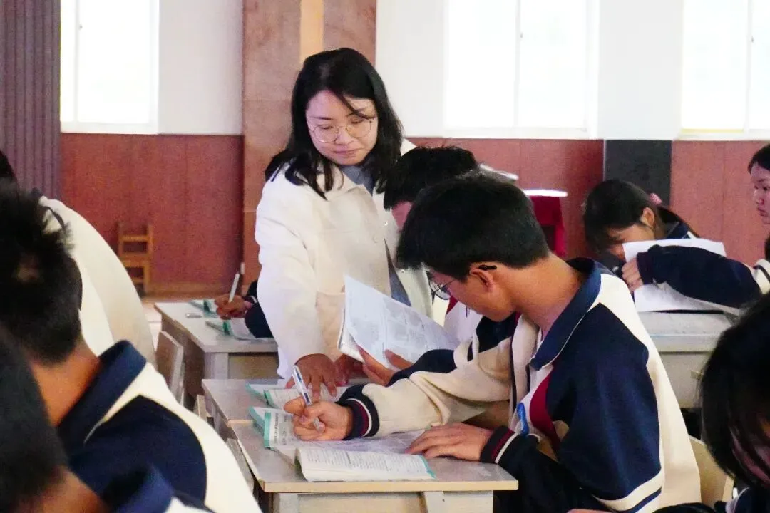 六盘水市教育科学研究院2026年中考备考巡回培训(历史学科)在我校圆满举行 第4张 六盘水市教育科学研究院2026年中考备考巡回培训(历史学科)在我校圆满举行 第4张