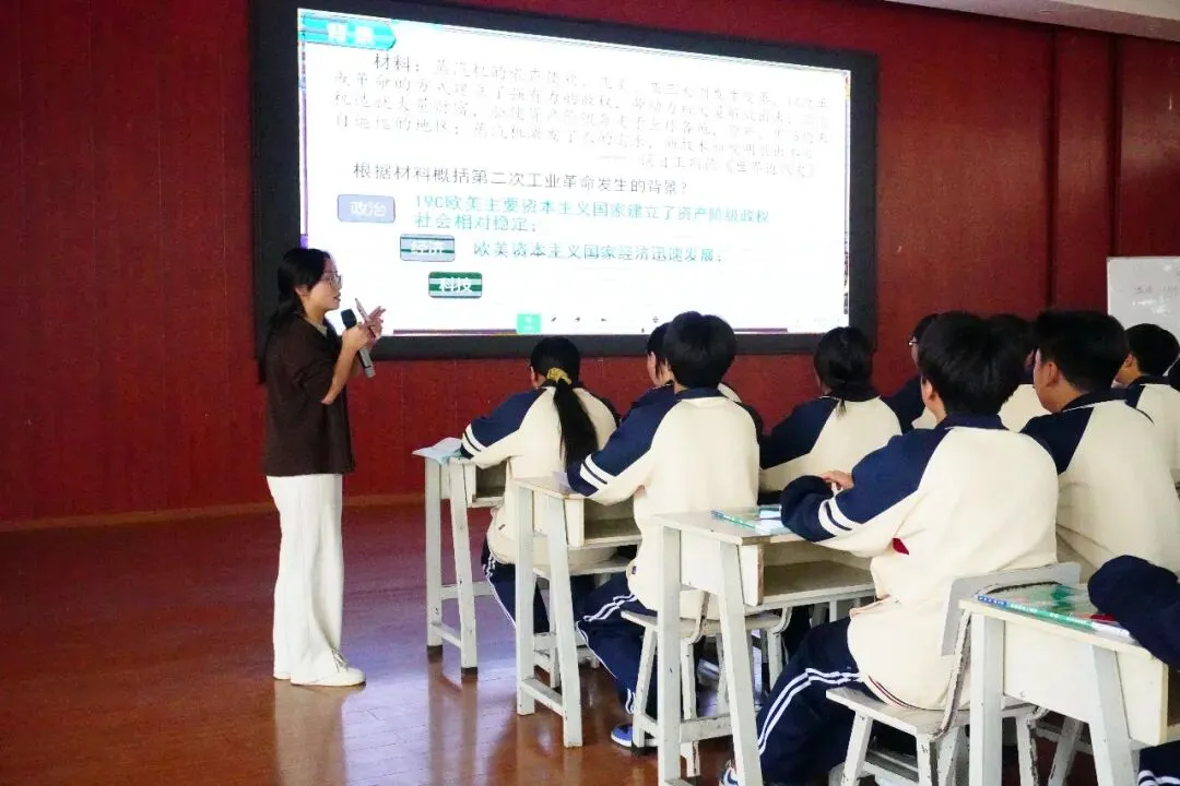 六盘水市教育科学研究院2026年中考备考巡回培训(历史学科)在我校圆满举行 第5张 六盘水市教育科学研究院2026年中考备考巡回培训(历史学科)在我校圆满举行 第5张