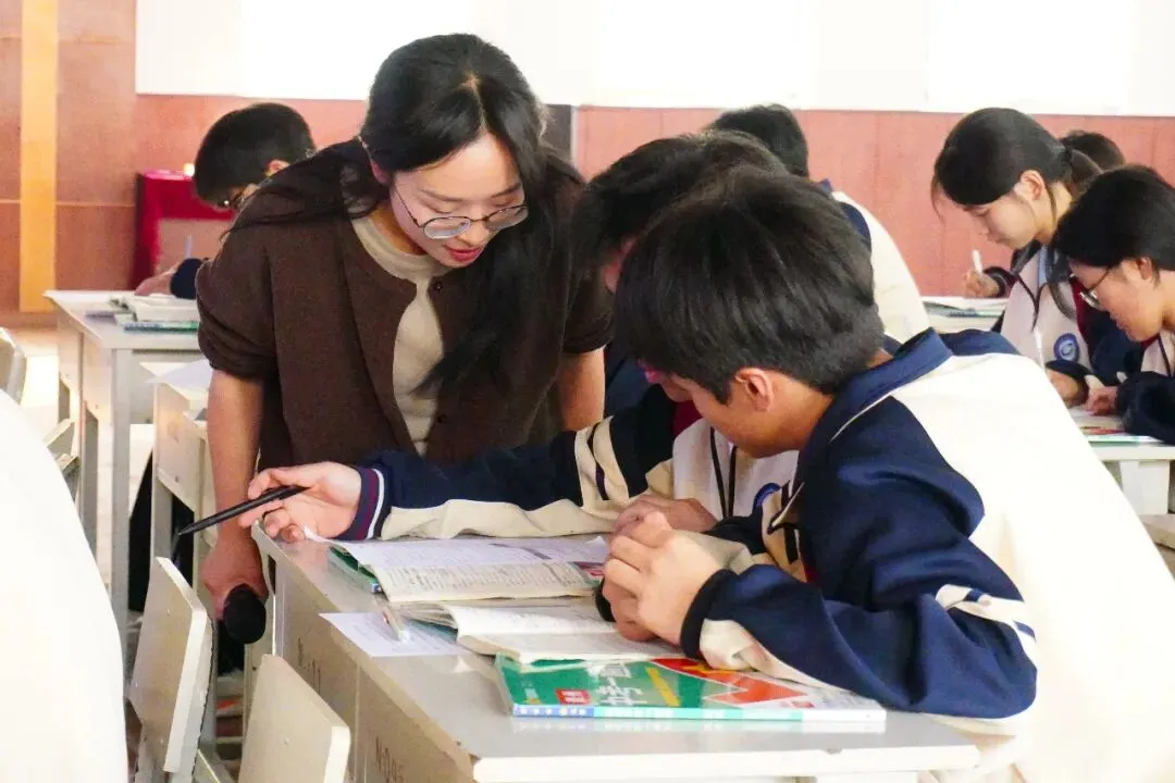 六盘水市教育科学研究院2026年中考备考巡回培训(历史学科)在我校圆满举行 第6张 六盘水市教育科学研究院2026年中考备考巡回培训(历史学科)在我校圆满举行 第6张