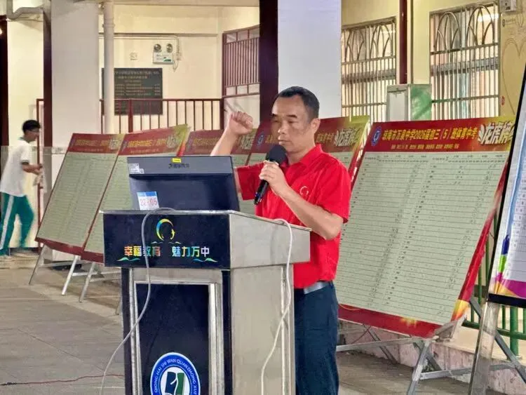 万泉中学举办2026年生地中考励志大会 第18张