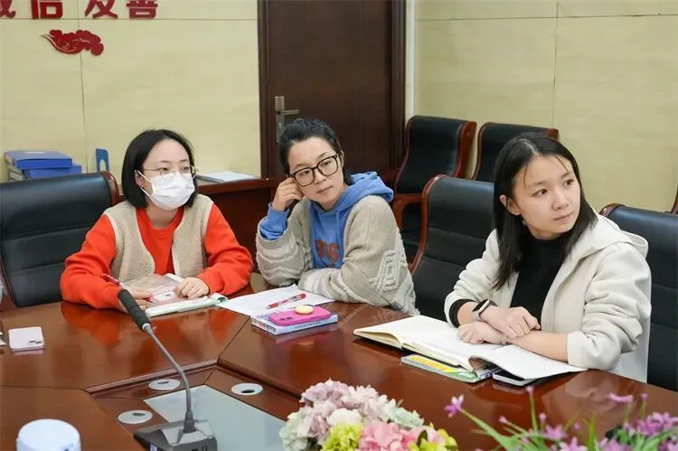 【中考备考·语文组】研思共进明方向 科学备考提质效—— 我校语文组举行2026 年备考研讨会 第7张 【中考备考·语文组】研思共进明方向 科学备考提质效—— 我校语文组举行2026 年备考研讨会 第7张