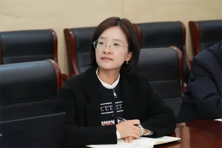 【中考备考·语文组】研思共进明方向 科学备考提质效—— 我校语文组举行2026 年备考研讨会 第10张 【中考备考·语文组】研思共进明方向 科学备考提质效—— 我校语文组举行2026 年备考研讨会 第10张