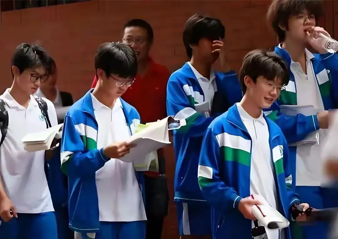 2026中考,你的“饭碗”从哪里来?张雪峰用最后的警告,道破了初中最残酷的真相 第3张 2026中考,你的“饭碗”从哪里来?张雪峰用最后的警告,道破了初中最残酷的真相 第3张