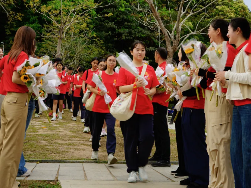 百日砺剑战中考 誓师启航创辉煌——广外附科学城实验学校初三誓师活动圆满落幕 第27张 百日砺剑战中考 誓师启航创辉煌——广外附科学城实验学校初三誓师活动圆满落幕 第27张