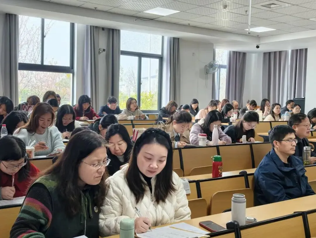 深耕试卷分析,拥抱AI赋能 ——麻城一中英语组举办3月教研专题会议 第1张