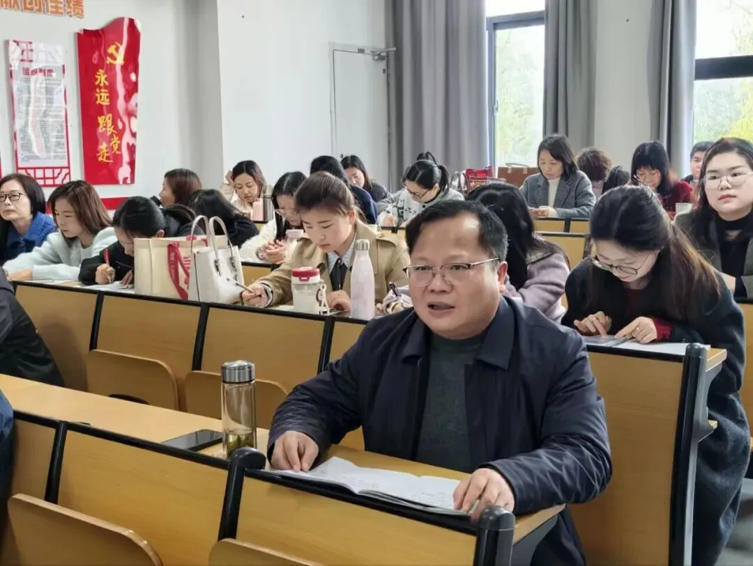 深耕试卷分析,拥抱AI赋能 ——麻城一中英语组举办3月教研专题会议 第4张