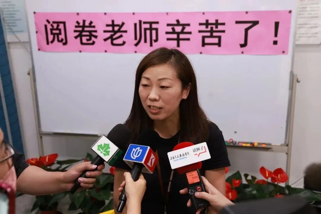 考生家长“探秘”评卷现场,高考试卷原来这样评 第10张 考生家长“探秘”评卷现场,高考试卷原来这样评 第10张