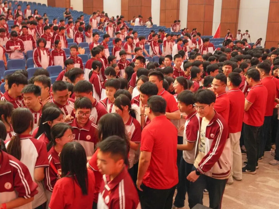 【策马鏖战百日 执笔决胜中考】我校举行2026届九年级中考百日誓师暨备考心理赋能活动 第67张