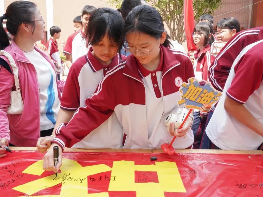 【策马鏖战百日 执笔决胜中考】我校举行2026届九年级中考百日誓师暨备考心理赋能活动 第75张