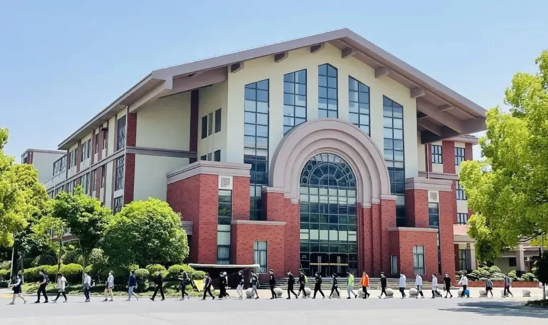 25年上海中考650分,放弃进区重点的机会,选择“天华国际中本贯通”→ 第27张