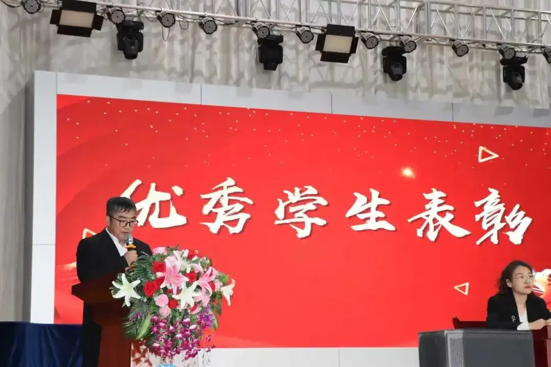 百日誓师砺锋芒,逐梦中考启新程!阿拉善高新区(乌斯太镇)第一中学誓师暨表彰大会圆满举行 第8张