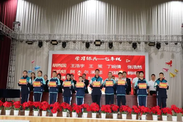 百日誓师砺锋芒,逐梦中考启新程!阿拉善高新区(乌斯太镇)第一中学誓师暨表彰大会圆满举行 第9张