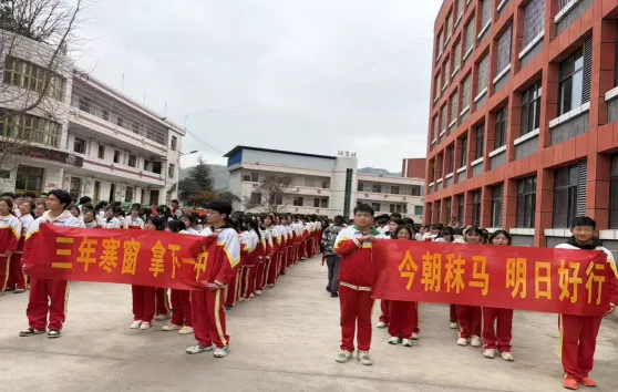 百日磨剑砺锋芒 誓师扬帆赴中考:大方县达溪镇坝子中学举行2026届百日冲刺誓师大会 第3张