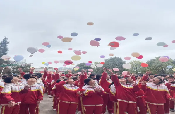 百日磨剑砺锋芒 誓师扬帆赴中考:大方县达溪镇坝子中学举行2026届百日冲刺誓师大会 第7张