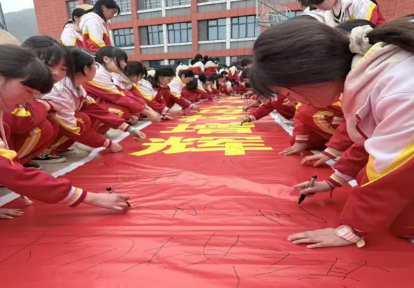 百日磨剑砺锋芒 誓师扬帆赴中考:大方县达溪镇坝子中学举行2026届百日冲刺誓师大会 第8张