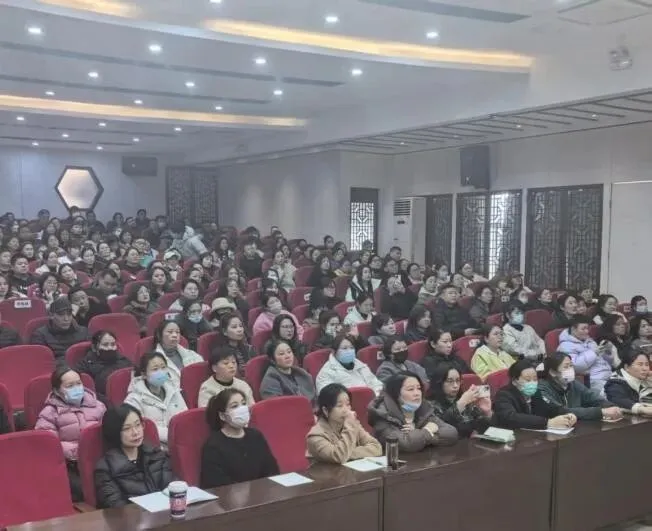 家校同心迎中考 奋楫笃行筑辉煌——初三年级家长会 第6张