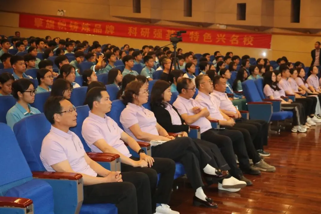 表彰先进树榜样,凝心聚力战中考 | 东莞新世纪英才学校初三奖学金颁奖暨动员会圆满举行 第5张