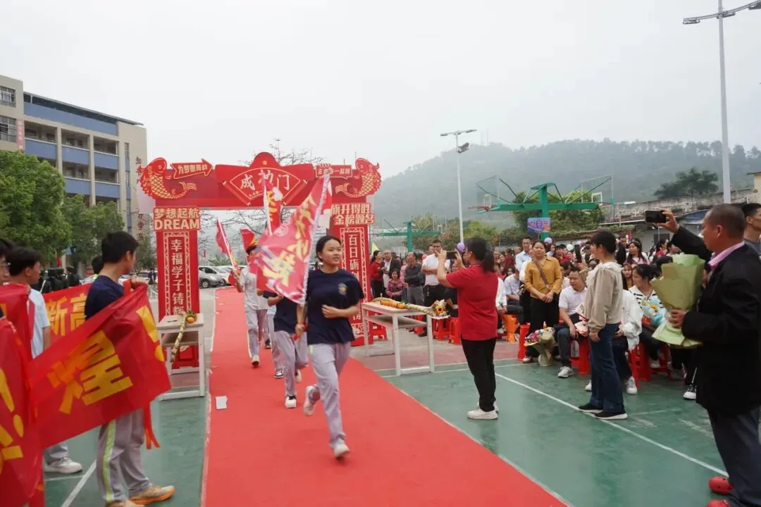 怀集一中幸福学校举行2026年中考百日誓师活动 第23张