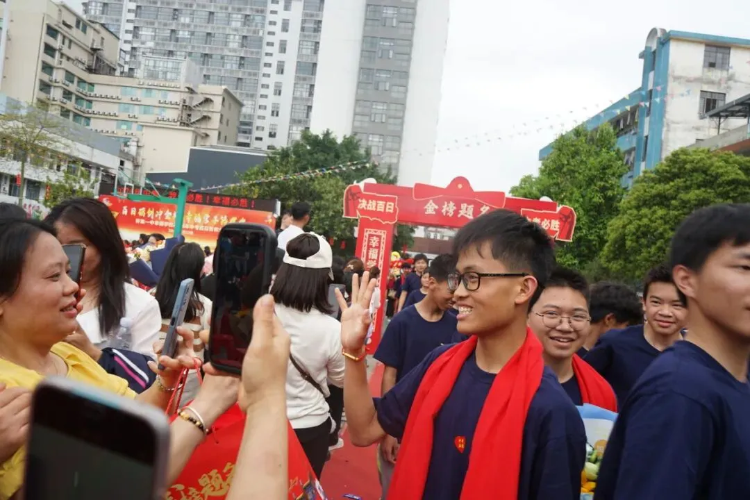 怀集一中幸福学校举行2026年中考百日誓师活动 第93张