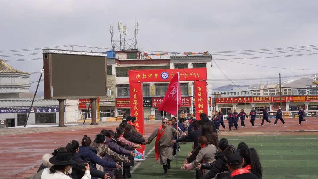 色尼区第一中学:凝心聚力战中考 百日誓师创辉煌 第1张