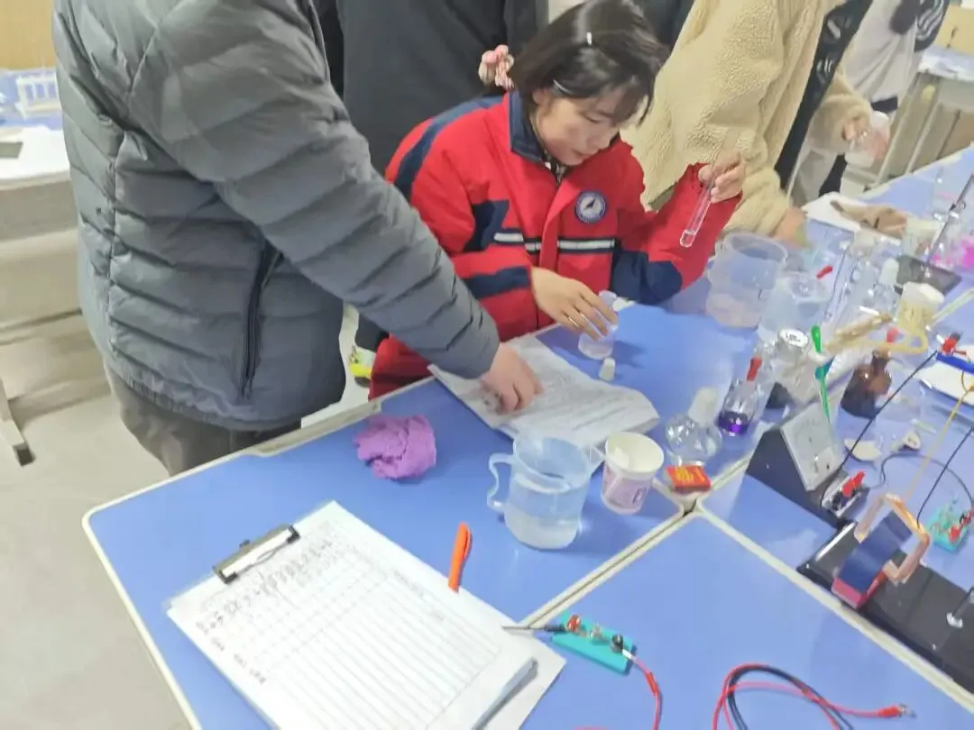 【中考实验】实验课开课两周!直击腾奇教育中考实验操作现场,这群孩子已经开始练了! 第7张