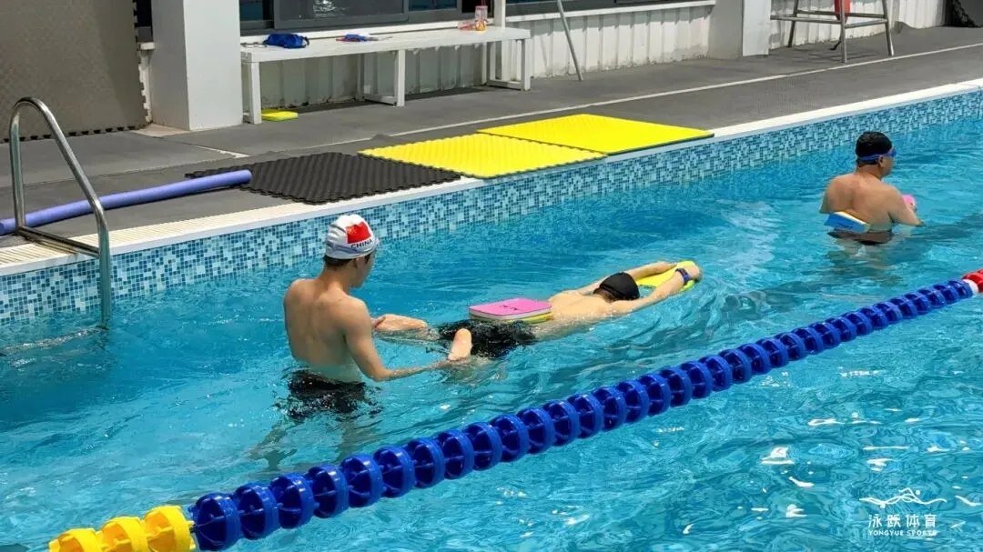 中考冲刺+全龄适配!泳跃游泳馆128元抢3节一对一私教课,高效学泳正当时! 第2张