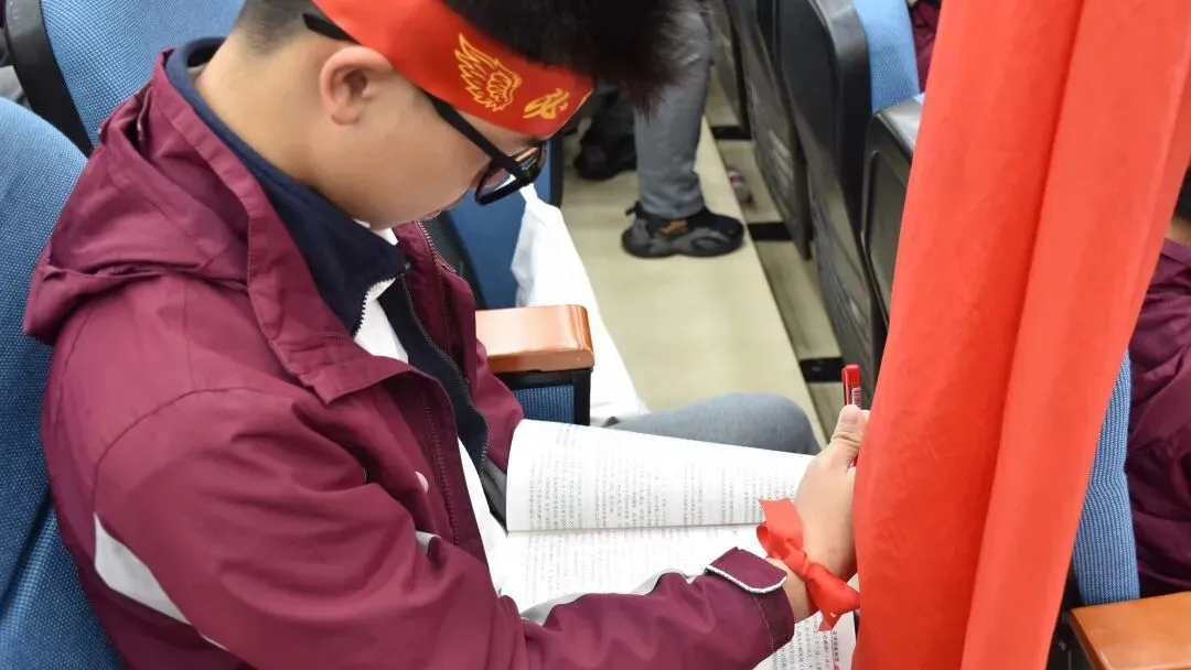 【培文动态】“勇夺六连冠 再创新辉煌”中考百日动员大会圆满举行! 第20张 【培文动态】“勇夺六连冠 再创新辉煌”中考百日动员大会圆满举行! 第20张