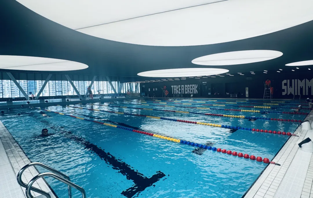 藏不住的用心!高新中学游泳课上线,适配中考更安心 第22张