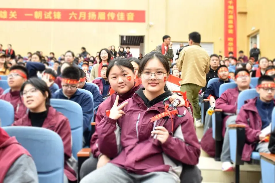 【培文动态】“勇夺六连冠 再创新辉煌”中考百日动员大会圆满举行! 第28张 【培文动态】“勇夺六连冠 再创新辉煌”中考百日动员大会圆满举行! 第28张