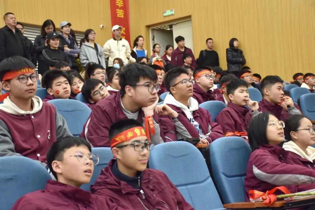 【培文动态】“勇夺六连冠 再创新辉煌”中考百日动员大会圆满举行! 第35张 【培文动态】“勇夺六连冠 再创新辉煌”中考百日动员大会圆满举行! 第35张