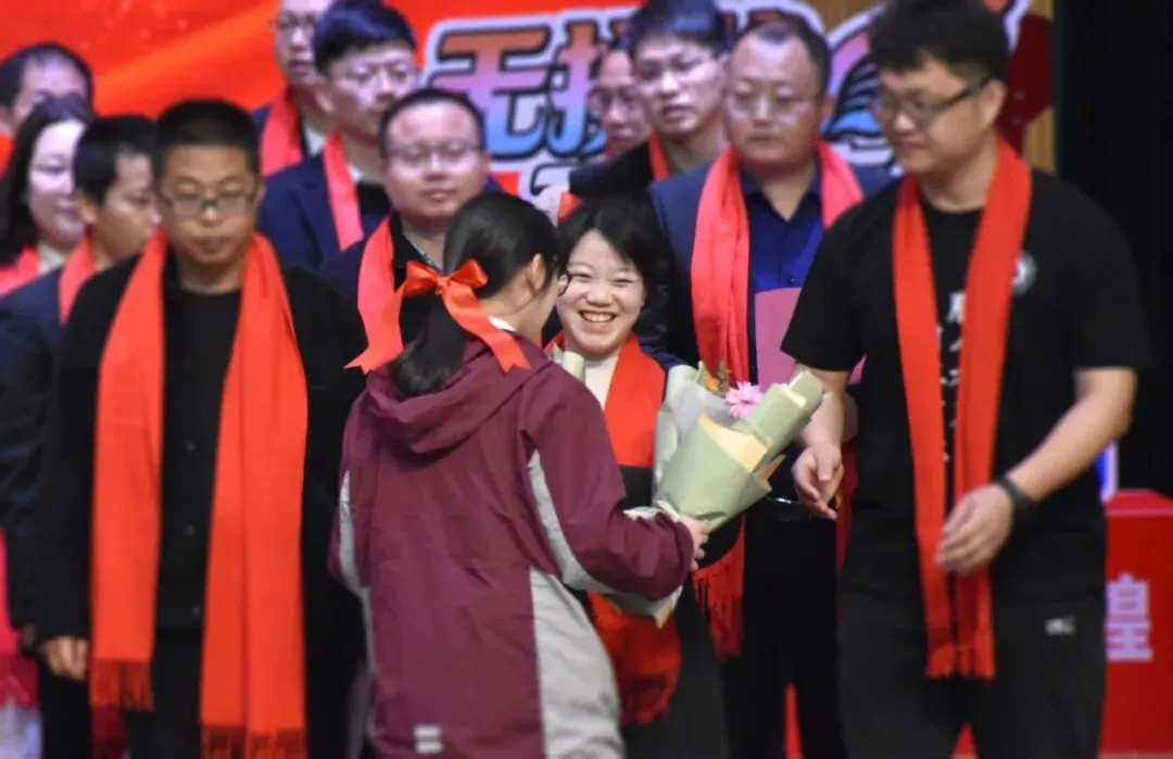 【培文动态】“勇夺六连冠 再创新辉煌”中考百日动员大会圆满举行! 第46张 【培文动态】“勇夺六连冠 再创新辉煌”中考百日动员大会圆满举行! 第46张