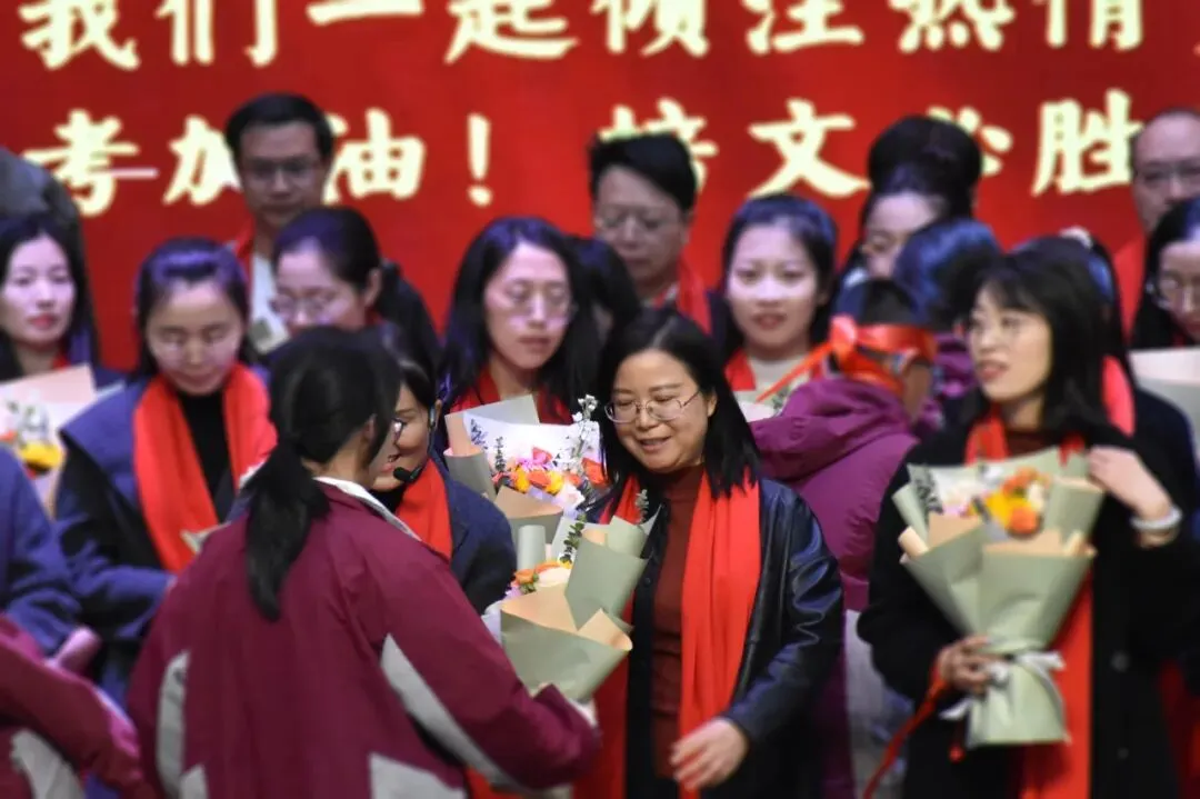 【培文动态】“勇夺六连冠 再创新辉煌”中考百日动员大会圆满举行! 第47张 【培文动态】“勇夺六连冠 再创新辉煌”中考百日动员大会圆满举行! 第47张