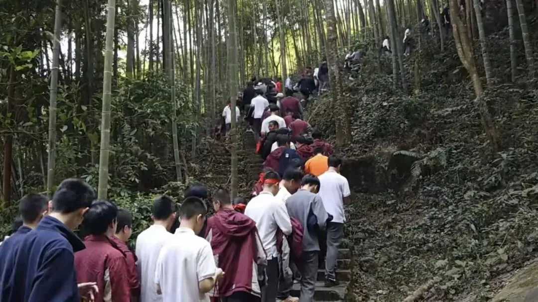 【培文动态】“勇夺六连冠 再创新辉煌”中考百日动员大会圆满举行! 第61张 【培文动态】“勇夺六连冠 再创新辉煌”中考百日动员大会圆满举行! 第61张