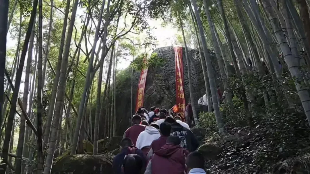 【培文动态】“勇夺六连冠 再创新辉煌”中考百日动员大会圆满举行! 第64张 【培文动态】“勇夺六连冠 再创新辉煌”中考百日动员大会圆满举行! 第64张