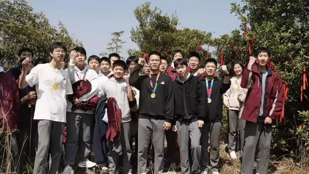 【培文动态】“勇夺六连冠 再创新辉煌”中考百日动员大会圆满举行! 第72张 【培文动态】“勇夺六连冠 再创新辉煌”中考百日动员大会圆满举行! 第72张