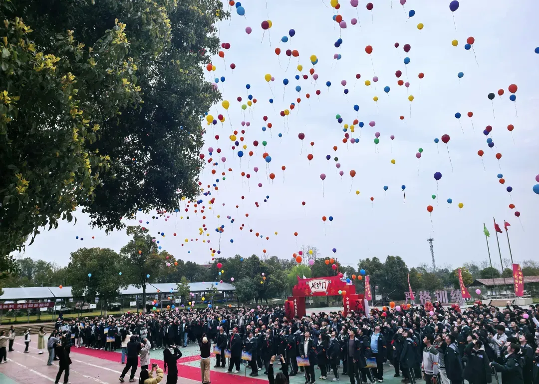 光谷二高高三学子 “不卷试卷 卷春风” 第47张 光谷二高高三学子 “不卷试卷 卷春风” 第47张